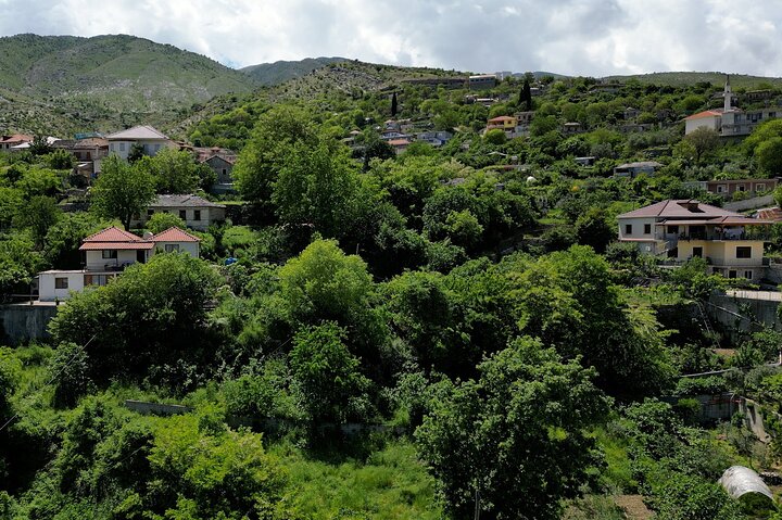 Besök i byn Lazarat i Gjirokastra, Albanien