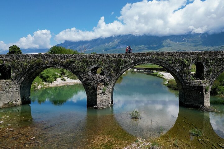 Besök i byn Lazarat i Gjirokastra, Albanien