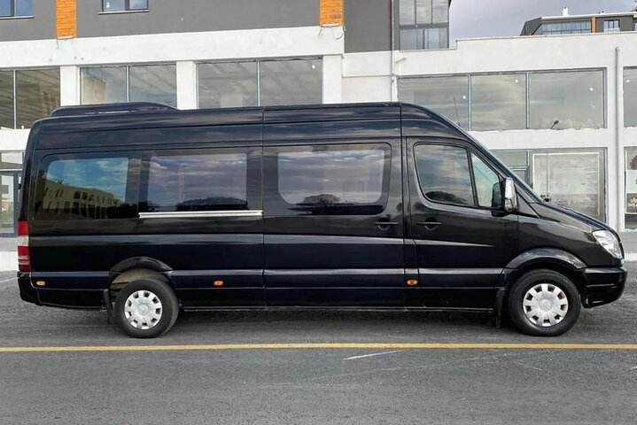 Enveis delt transport fra eller til Chania flyplass til Bali