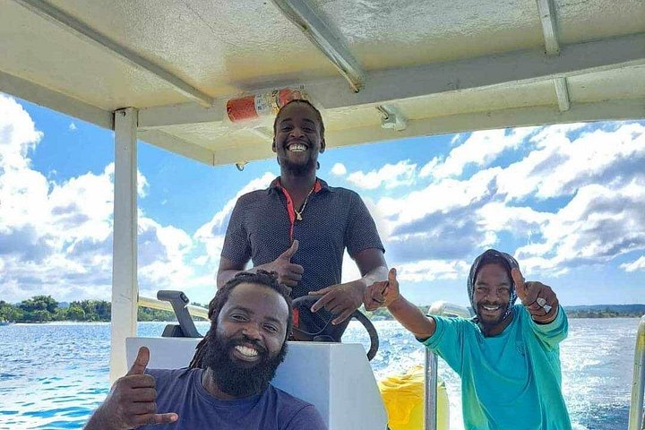 Negril Lobster Lunch on Booby Cay & Snorkeling To a Sunken Cannon