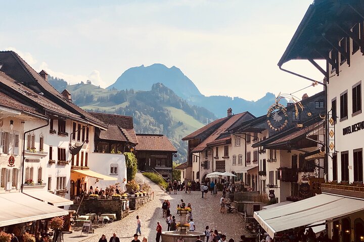 GRUYÈRE-OSTURAN & CHOKOLADETOUREN från Genève