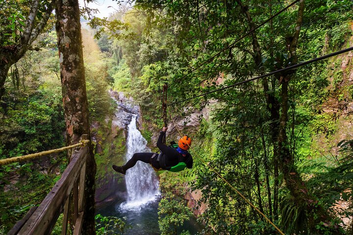 Excursão de um dia à Cachoeira Juan Curi e ao Parque de Aventuras