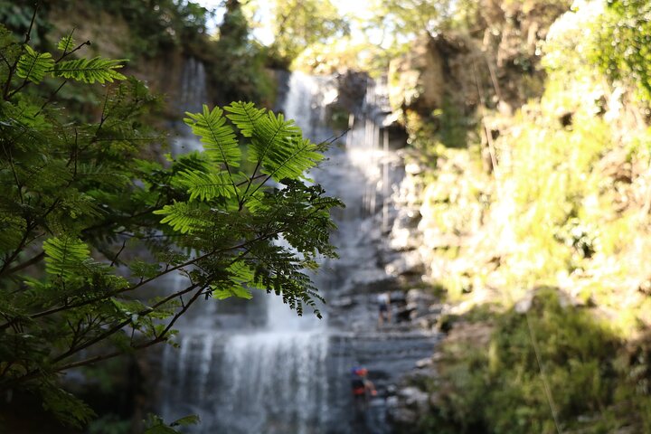 Excursão de um dia à Cachoeira Juan Curi e ao Parque de Aventuras