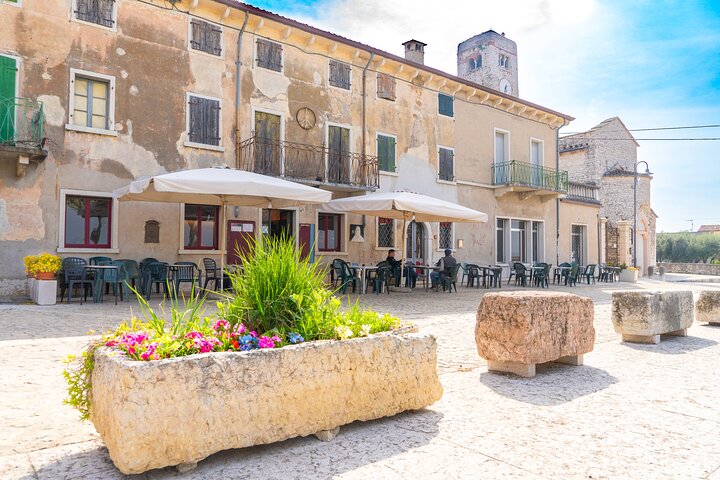 Große Tour durch Valpolicella : Schwerpunkt Amarone, 2 Weingüter und Mittagessen