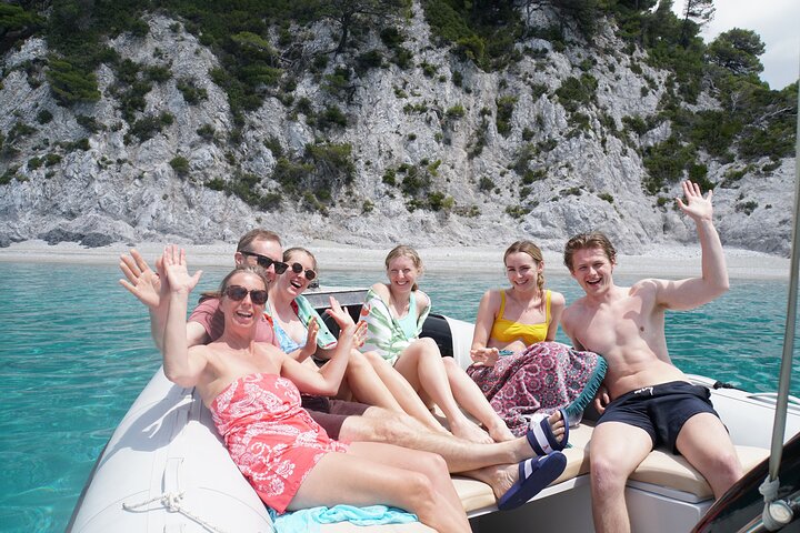 Privat Skopelos Island Boat Cruise Tour till Mamma Mia Sites