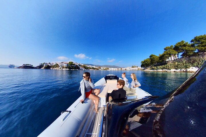 Privat Skopelos Island Boat Cruise Tour till Mamma Mia Sites