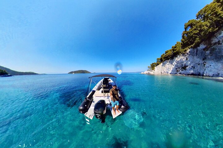 Privat Skopelos Island Boat Cruise Tour till Mamma Mia Sites