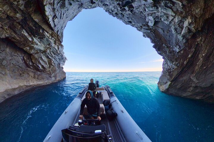 Privat Skopelos Island Boat Cruise Tour till Mamma Mia Sites