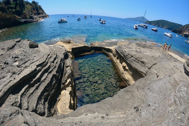 Procida : Excursion en bateau - Arrêts pour la baignade, la plongée avec tuba et la photographie sous-marine