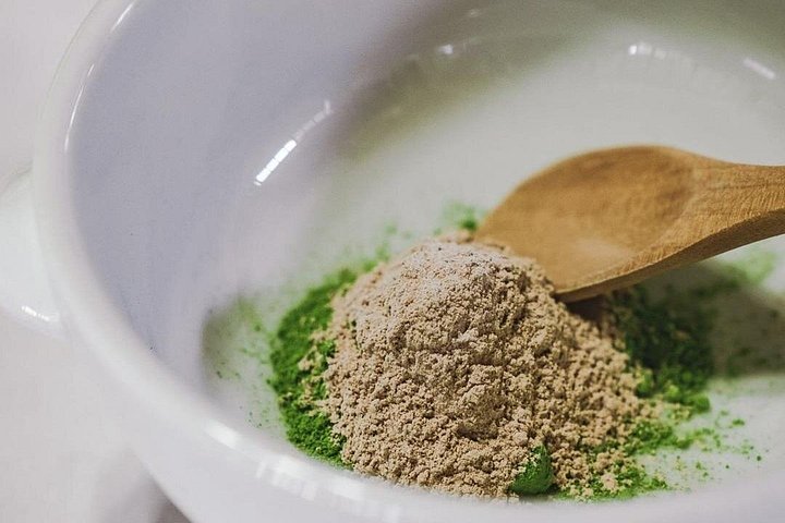 Utilizando Matcha reciclado! Criação de incenso matcha (Uji, Kyoto)