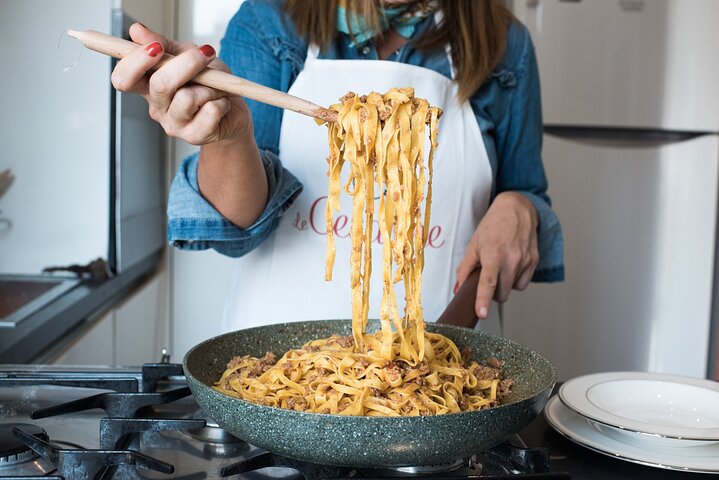 Cesarine: lezione di pasta e tiramisù a casa di un locale a Modena