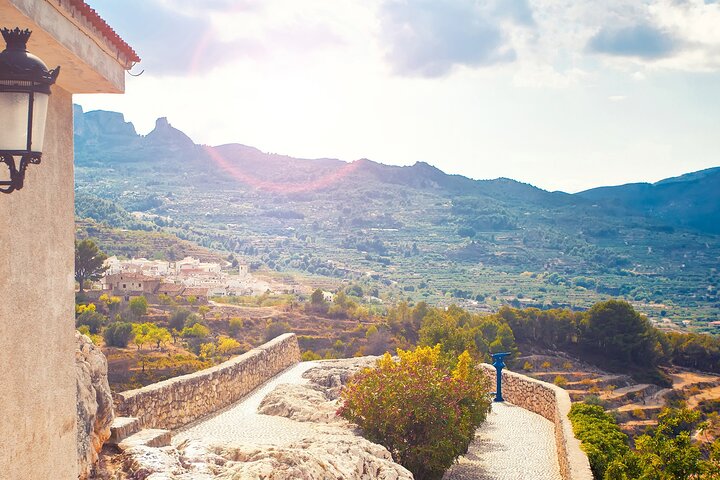 Ausflug nach Guadalest, Altea und Eintritt in die Fuentes del Algar