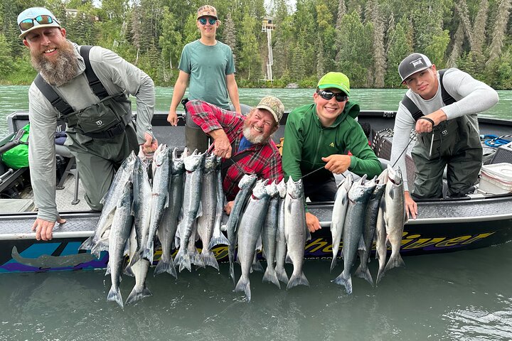 Mezza giornata di pesca al salmone in Alaska nella penisola di Kenai