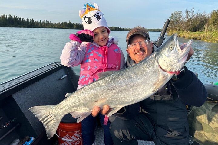 Mezza giornata di pesca al salmone in Alaska nella penisola di Kenai