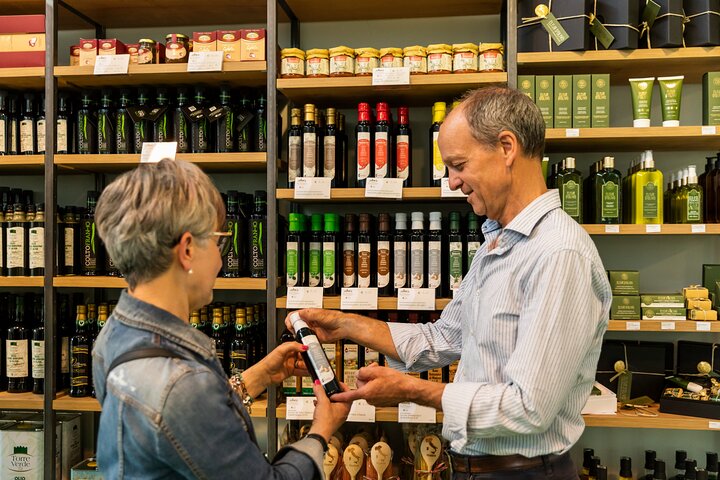 Experiencia en el molino de aceite de San Gimignano y cata de aceite.