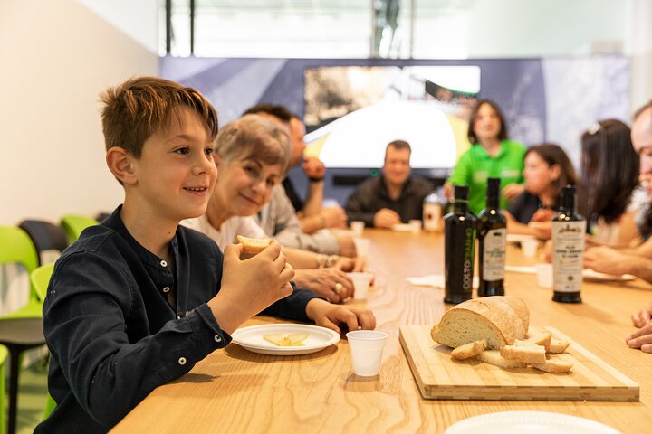 Experiencia en el molino de aceite de San Gimignano y cata de aceite.