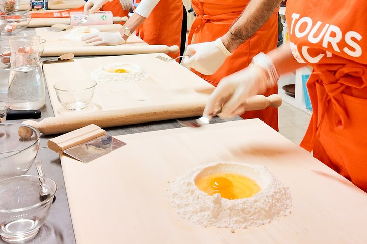 Clase de cocina local de pasta de Bolonia, Ragu, Spritz, vino y gelato