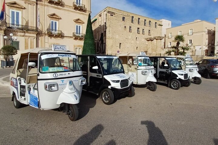 Privérondleiding door Taranto aan boord van een Ape Calessino
