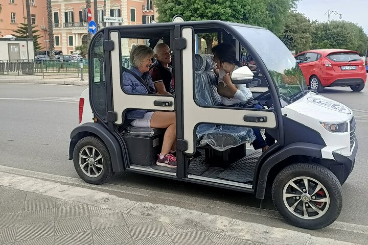 Privérondleiding door Taranto aan boord van een Ape Calessino
