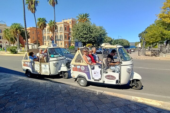 Privérondleiding door Taranto aan boord van een Ape Calessino