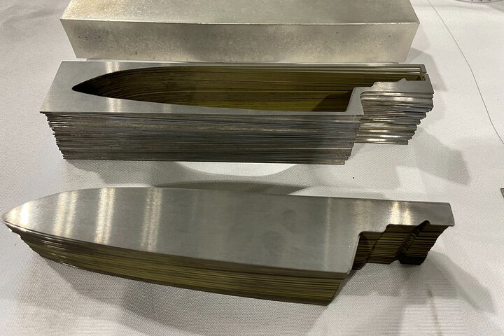 Erstellen Sie Ihr eigenes Taschenmesser in der Miracle Kitchen Knife Factory
