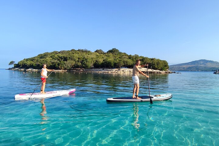 Stand Up Paddle-boarding intorno alle isole Ksamil (3 volte al giorno)