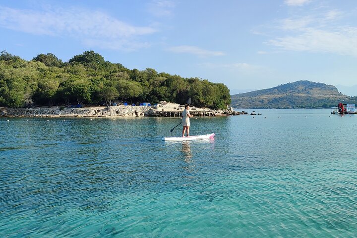 Stand Up Paddle-boarding intorno alle isole Ksamil (3 volte al giorno)
