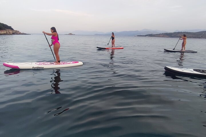 Stand Up Paddle-boarding intorno alle isole Ksamil (3 volte al giorno)
