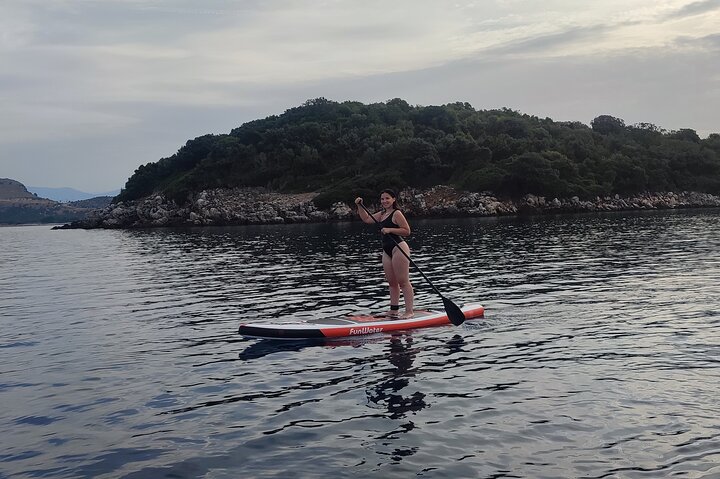 Stand Up Paddle-boarding intorno alle isole Ksamil (3 volte al giorno)