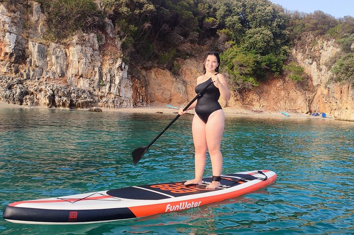 Stand Up Paddle-boarding intorno alle isole Ksamil (3 volte al giorno)