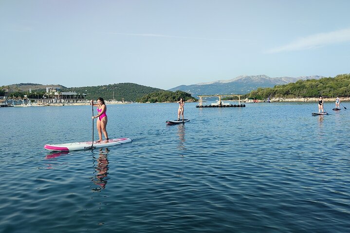 Stand Up Paddle-boarding intorno alle isole Ksamil (3 volte al giorno)