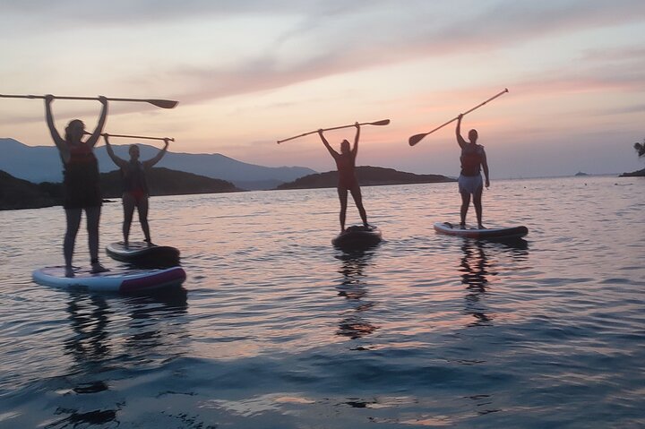 Stand Up Paddle-boarding intorno alle isole Ksamil (3 volte al giorno)
