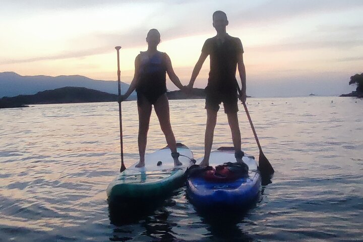 Stand Up Paddle-boarding intorno alle isole Ksamil (3 volte al giorno)