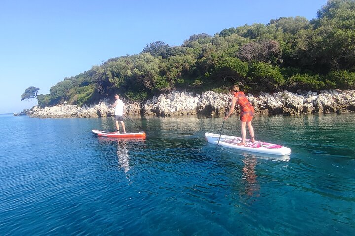 Stand Up Paddle-boarding intorno alle isole Ksamil (3 volte al giorno)