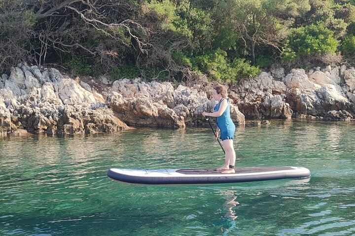Stand Up Paddle-boarding intorno alle isole Ksamil (3 volte al giorno)