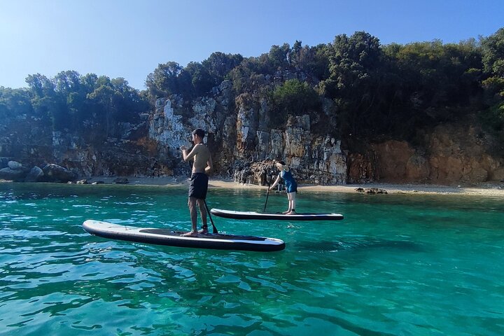 Stand Up Paddle-boarding intorno alle isole Ksamil (3 volte al giorno)