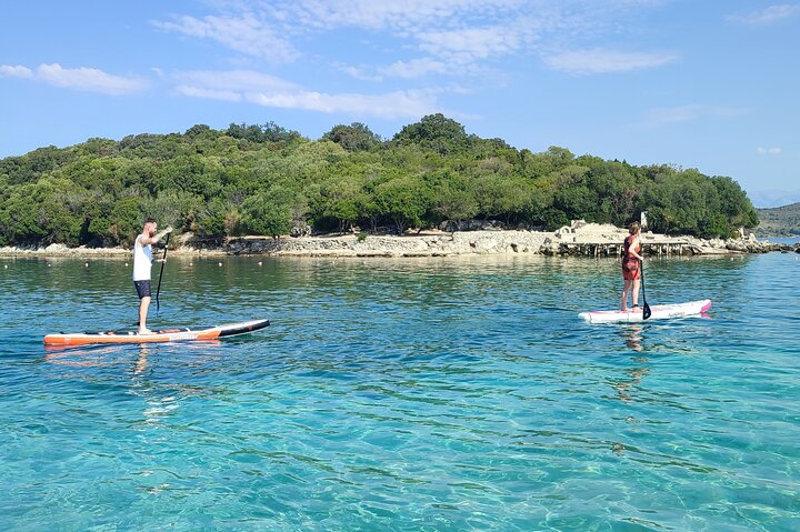 Stand Up Paddle-boarding intorno alle isole Ksamil (3 volte al giorno)