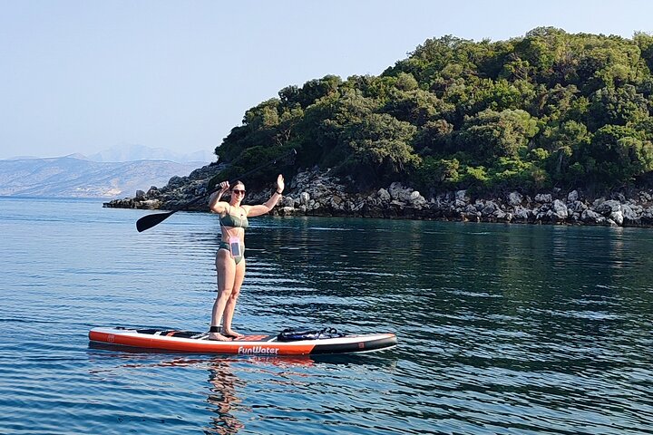 Stand Up Paddle-boarding intorno alle isole Ksamil (3 volte al giorno)