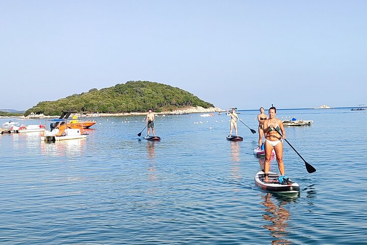 Stand Up Paddle-boarding intorno alle isole Ksamil (3 volte al giorno)