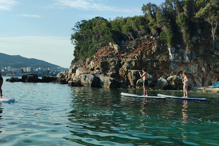 Stand Up Paddle-boarding intorno alle isole Ksamil (3 volte al giorno)