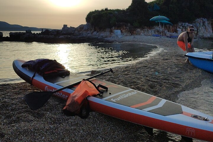 Stand Up Paddle-boarding intorno alle isole Ksamil (3 volte al giorno)