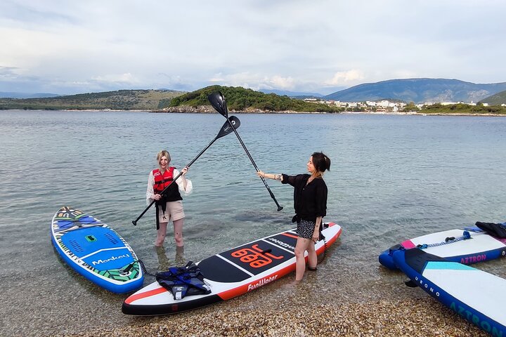 Stand Up Paddle-boarding intorno alle isole Ksamil (3 volte al giorno)