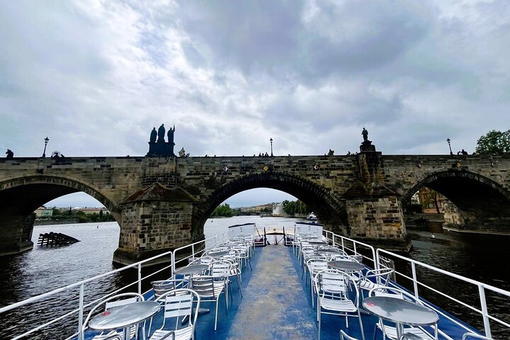 Prague Sightseeing Boat Cruise with Buffet Dinner