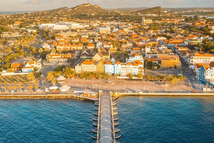 Colori & sapori: Città, Cultura e Autentica Degustazione di Curaçao Blu