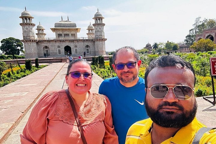 Von Jaipur : Taj Mahal & Agra Tour mit Transfer nach Delhi mit dem Auto