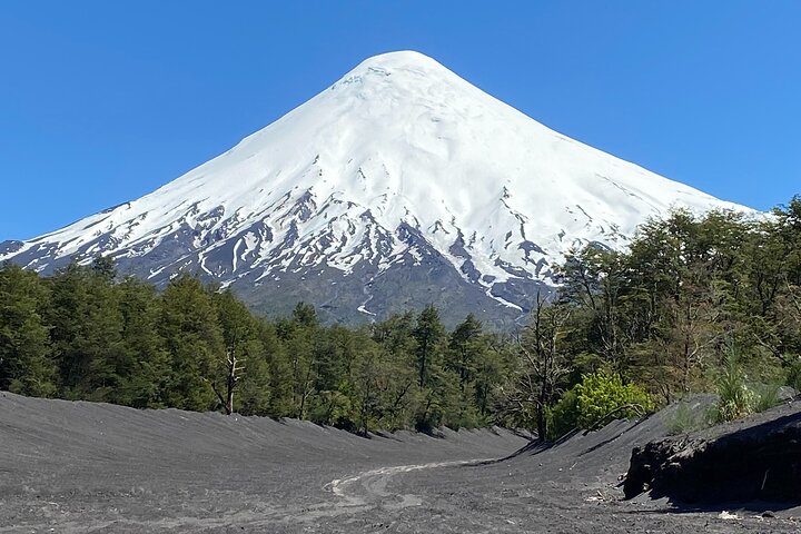 Escursione privata a terra del vulcano Osorno e delle cascate di Petrohué