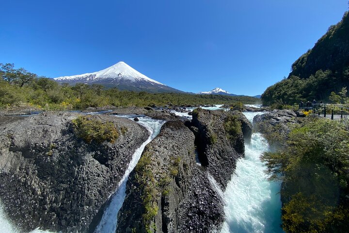Escursione privata a terra del vulcano Osorno e delle cascate di Petrohué
