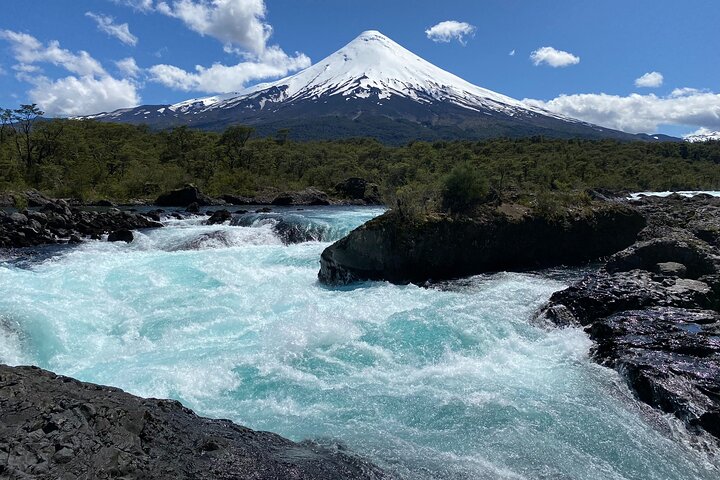 Escursione privata a terra del vulcano Osorno e delle cascate di Petrohué