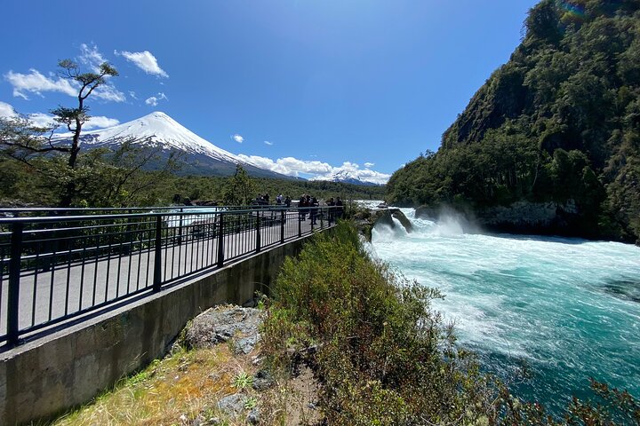Escursione privata a terra del vulcano Osorno e delle cascate di Petrohué