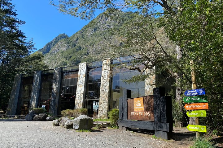 Escursione privata a terra del vulcano Osorno e delle cascate di Petrohué